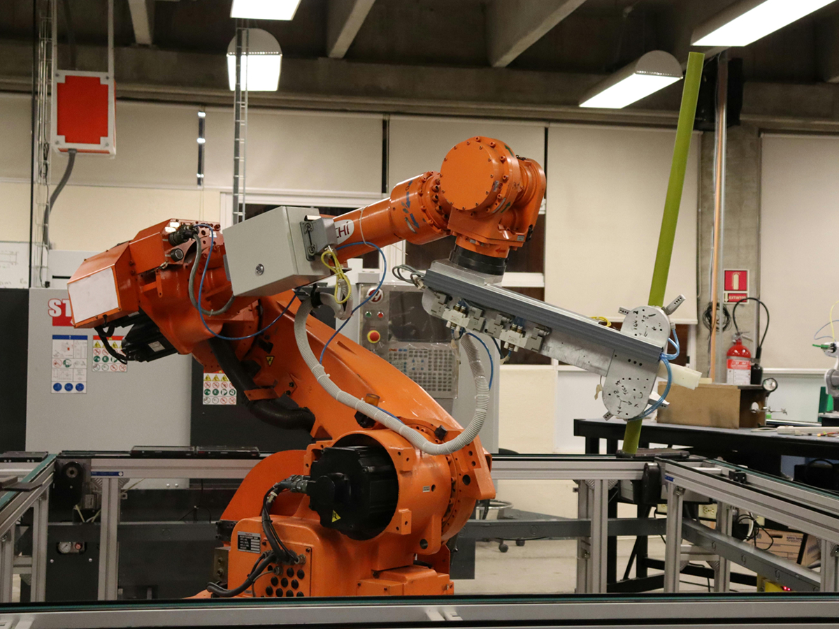 Material handling machine